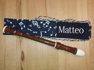 Flötentasche mit Namen, Flötenbeutel - Musiknoten schwarz  (mit optionalen Zubehörfach / Futter / Halsband)
