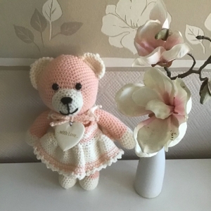gehäkelter Teddy / Bär  Amigurumi rosa für ein kleines Mädchen oder für einen lieben  Menschen als Geschenk 
