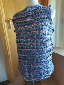 Damentop in blau melierter Baumwolle mit Lochmuster in Grösse M/L - Handarbeit kaufen