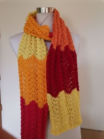 Sommerschal in rot/gelb/orangener Baumwolle mit schönem Lochmuster - Handarbeit kaufen
