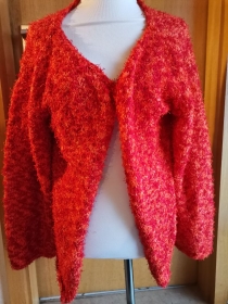 Strickjacke aus orange/roter Fransenwolle ohne Muster