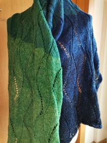 Schal mit Lacegarn blau/grün mit Lochmuster Baumwolle - Handarbeit kaufen