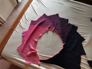 Drachentuch aus Lacegarn in Baumwolle in grau/rosa - Handarbeit kaufen