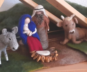 Heilige Familie  mit Tieren , Hirten und Schafen ( Preis Maria, Josef, Jesuskind und Bett)
