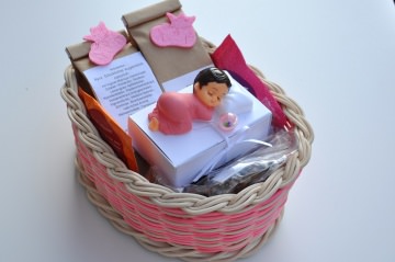 Geschenk zur Geburt / Mädchen für Mutter und Kind, Tee von hoher Qualität im handgefertigten Korb