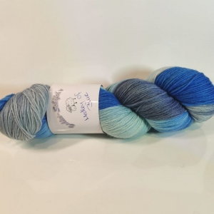 Handgefärbte Wolle vom Schlei-Schäfchen *Medley in Blue*