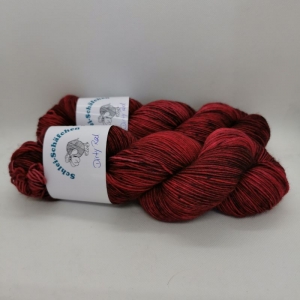 Handgefärbte Wolle vom Schlei-Schäfchen *Dirty Red*          