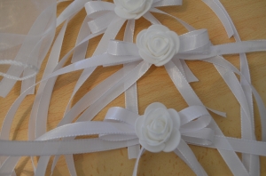 10 x Antennenschleife mit Rose dekoriert, Schleife für Hochzeit und Give Aways