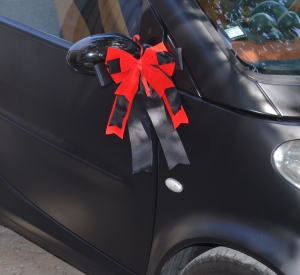 Rot - schwarze Schleife für Geschenke, Auto, Moped, Dekoration, Fertigschleife