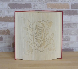 gefaltetes Buch - Rose Schattenbild // Buchkunst // Dekoration // Buchdeko // Blume // Book Art // Geschenk // Buchfalten 