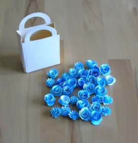 Papierblumen - hellblaue Miniröschen // Papierblüten // kleine gerollte Rosen // Streudeko // Tischdeko