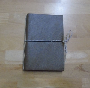 Tagebuch A6 mit dunkelbraunem Kunstledereinband // Tagebuch // Skizzenbuch // Blanko // Geschenk // Journal - Handarbeit kaufen