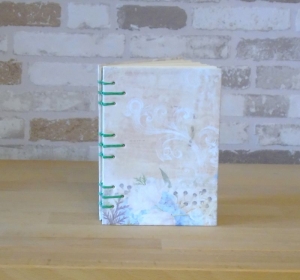 zartcremefarbenes Notizbuch A6 mit floralem Design // Tagebuch // Skizzenbuch // Geschenk // Journal // Blankobuch // koptische Bindung - Handarbeit kaufen