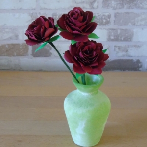 Papierblumen – Set mit 3 dunkelroten Papierrosen // Rosen aus Papier // Geschenk // Muttertag // Valentinstag - Handarbeit kaufen