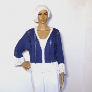 Elegante Damen-Jacke in Weiß-Blau mit sehr schönen Ajour-Muster. - Handarbeit kaufen
