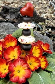 Kleine Mini Stele aus Keramik Gesamthöhe 25 cm Deko für die Fensterbank, Blumentopf, Blumenschale...