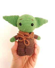 Baby Yoda, Baby Alien Kind, Spielzeug, Amigurumi, Baby Yoda Spielzeug, Baby Yoda gehäkelt - Handarbeit kaufen