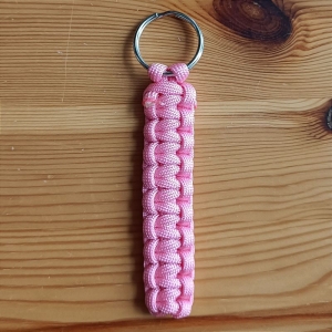Schlüsselanhänger, 8cm lang, aus Paracord Bändern, rosa - Handarbeit kaufen