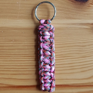 Schlüsselanhänger, 8cm lang, aus Paracord Bändern, rosa, bunt