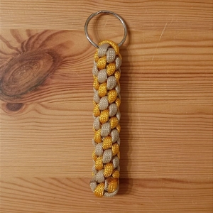 Schlüsselanhänger, 8cm lang, aus Paracord Bändern, beige, gold - Handarbeit kaufen