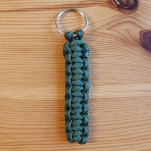 Schlüsselanhänger, 8cm lang, aus Paracord Bändern, armygrün