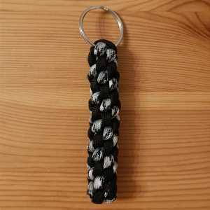 Schlüsselanhänger, 8cm lang, aus Paracord Bändern, schwarz, weiß, grau