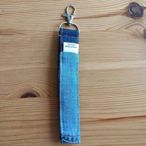 Schlüsselband, 14cm lang, aus Jeans, hellblau, dunkelblau - Handarbeit kaufen