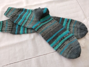 Handgestrickte Socken mit Bumerangferse und Bandspitze Gr. 42/43 - Handarbeit kaufen