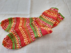 Handgestrickte Socken mit Bumerangferse und Bandspitze Gr. 40/41  - Handarbeit kaufen