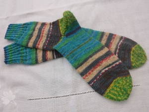 Handgestrickte Socken mit Bumerangferse und Bandspitze Gr. 42/43  - Handarbeit kaufen