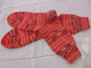 Handgestrickte Socken mit Bumerangferse und Bandspitze Gr. 40/41   - Handarbeit kaufen