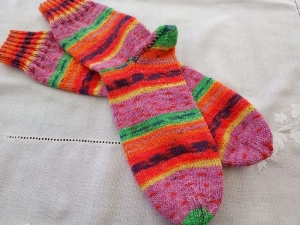 Handgestrickte Socken mit Bumerangferse und Bandspitze Gr. 40/41     - Handarbeit kaufen