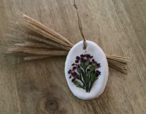 Kleines Bild aus Salzteig mit echten gepressten Blüten - Nelken - - Handarbeit kaufen