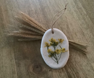 Kleines Bild aus Salzteig mit echten Blüten - Blüten der Wilden Rauke - - Handarbeit kaufen