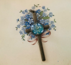  Kreuzanhänger mit einem Glascabochon - Echte gepresste Wiesenkerbelblüte - Handarbeit kaufen