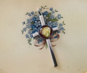  Kreuzanhänger mit einem Glascabochon - Echte gepresste Rapsblüte - - Handarbeit kaufen