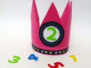 Süße Geburtstagskrone Krone für Mädchen in blau pink mit Vögelchen