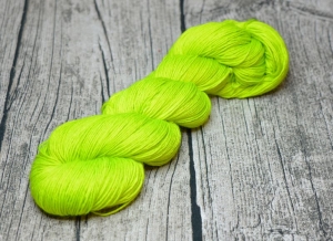CHARTREUSE - Merino Silk - handgefärbt - LL 400 Meter/100 gramm  - Handarbeit kaufen