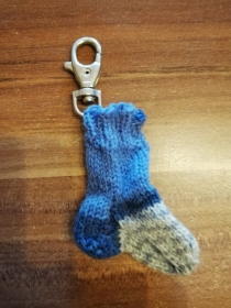 Schlüsselanhänger Socke gestrickt Unikat