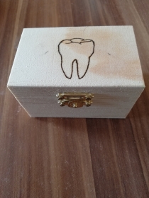 Holzschatulle  mit Zahn eingebrannt 9x6x5,5 cm Zahnfee