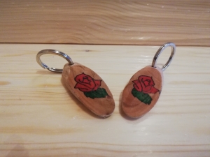 Schlüsselanhänger Holz mit Rose Brandmalerei