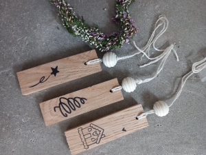 3 Stück Geschenkanhänger für Weihnachten oder zum Wichteln aus Holz - Handarbeit kaufen