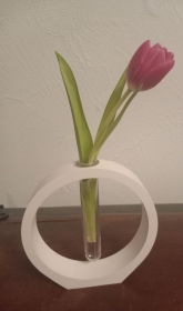 außergewöhnliche Vase für 1 Blume in weiß, auch als Kerzenständer verwendbar, rund und schlicht - Handarbeit kaufen