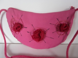 ROSALIE Süße kleine Umhängetasche in pink mit Röschendesign