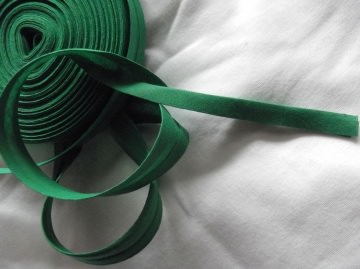 Schrägband Einfassband grün 20mm vorgebügelt 