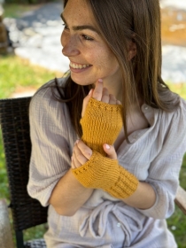 Pulswärmer mit Daumenloch in Gelb,Senffarbe.Armstulpen mit Muster,Fingerlose Handschuhe gestrickt von KiniasKnitting  - Handarbeit kaufen