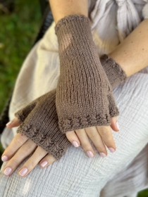 Armstulpen mit Daumen,Pulswärmer mit Muster,Fingerlose Handschuhe in Braun,Walnuss Farbe,gestrickt von KiniasKnitting 