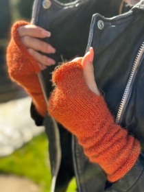 100 % Alpaka wolle.Armstulpen mit Daumenloch ,Pulswärmer in Rost,Orange Farbe,fingerlose Handschuhe,Handwärmer gestrickt von KiniasKnitting - Handarbeit kaufen