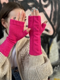 100 % Merino wolle.Armstulpen mit Daumen,Pulswärmer in Pink Magenta Farbe,Zopfmuster,Fingerlose Handschuhe ,Handwärmer gestrickt von KiniasKnitting  - Handarbeit kaufen