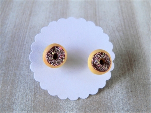 Ohrstecker Donut braun mit bunten Streuseln Ohrringe handmodelliert aus Fimo   Ohrschmuck aus Polymer Clay 